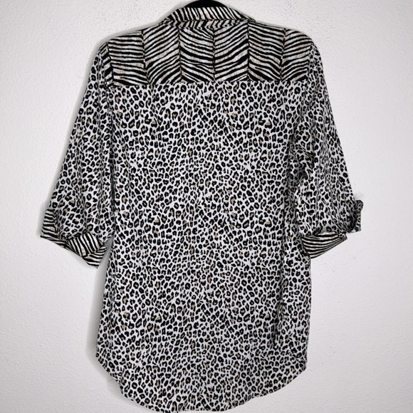 Chico’s cheetah zebra print button down size 2-medium - Picture 3 of 5